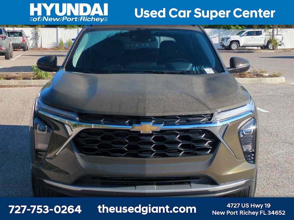 Used 2024 Chevrolet Trax LT w/ Driver Confidence Package FWD image 8