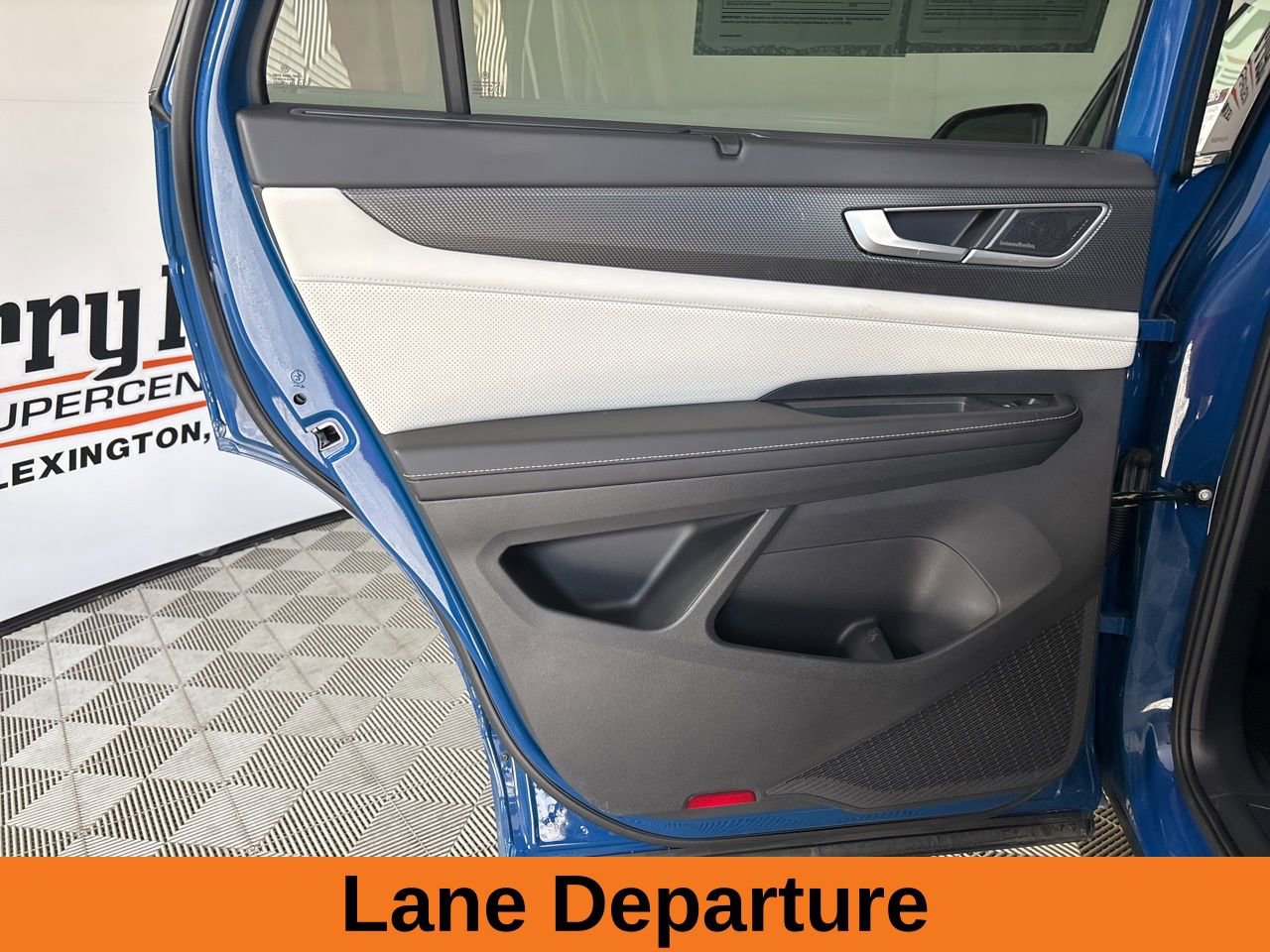 Used 2025 Volkswagen Atlas Cross Sport SEL Premium R-Line image 18