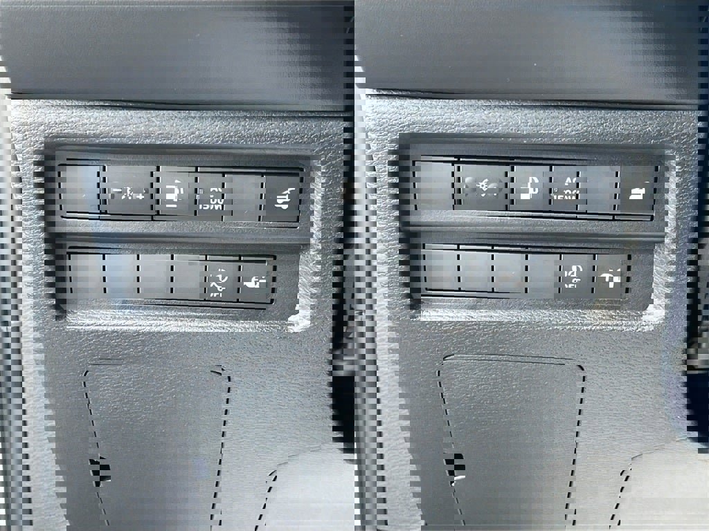 New 2025 Mitsubishi Outlander 4WD Plug-In Hybrid image 12