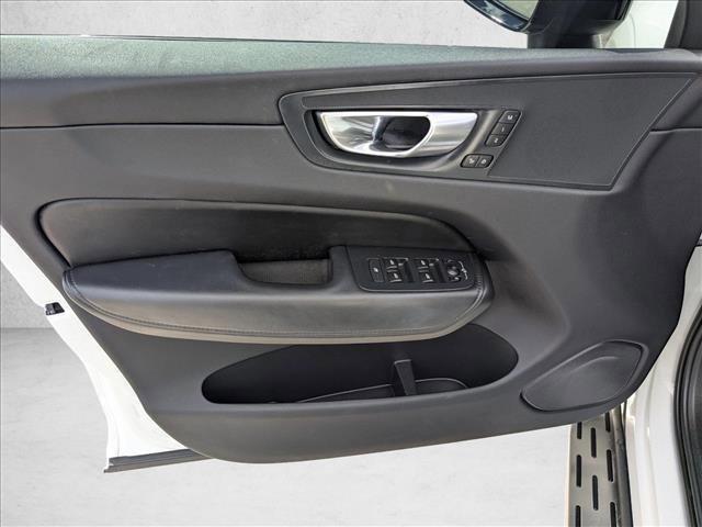 Used 2024 Volvo XC60 B5 Core image 11