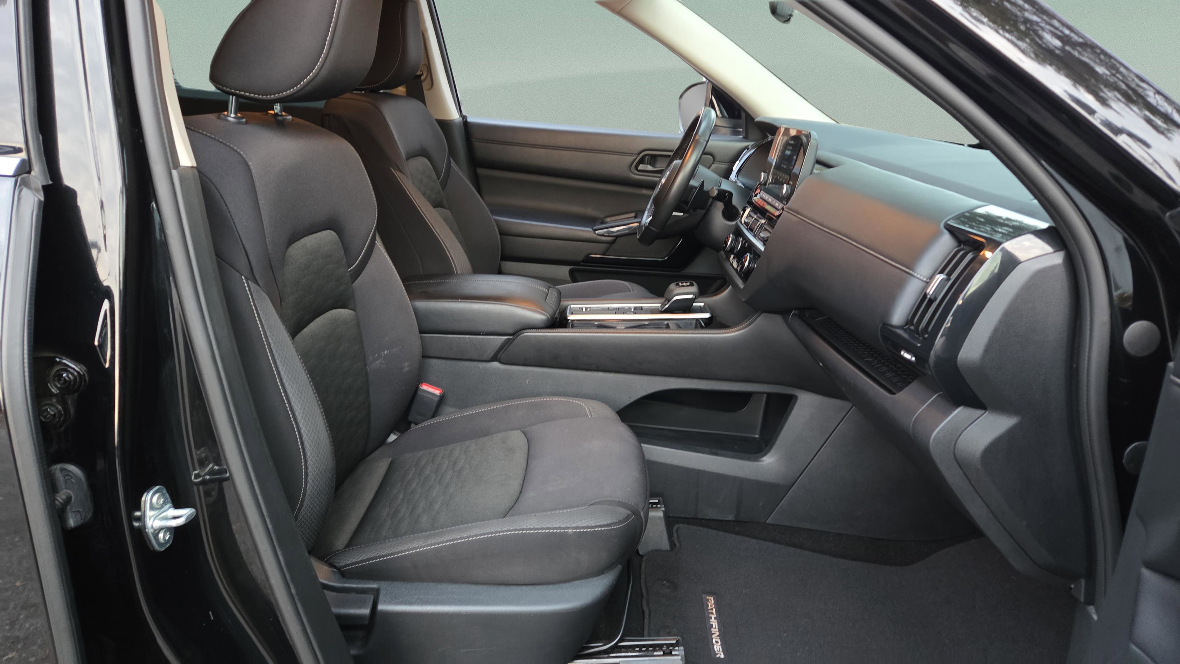 Used 2024 Nissan Pathfinder SV image 19