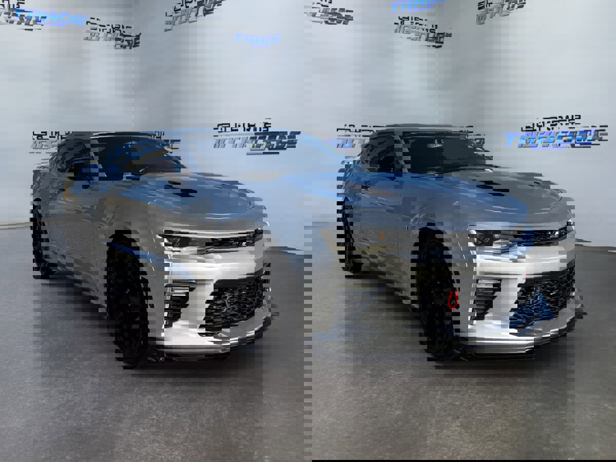 Used 2018 Chevrolet Camaro SS image 3