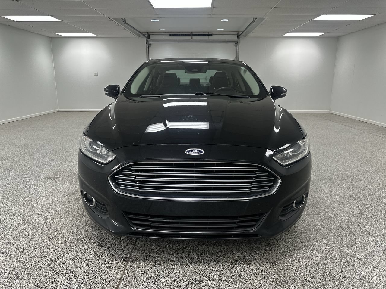 Used 2016 Ford Fusion SE w/ Equipment Group 202A FWD image 3