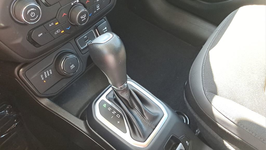 Used 2023 Jeep Renegade Latitude image 18