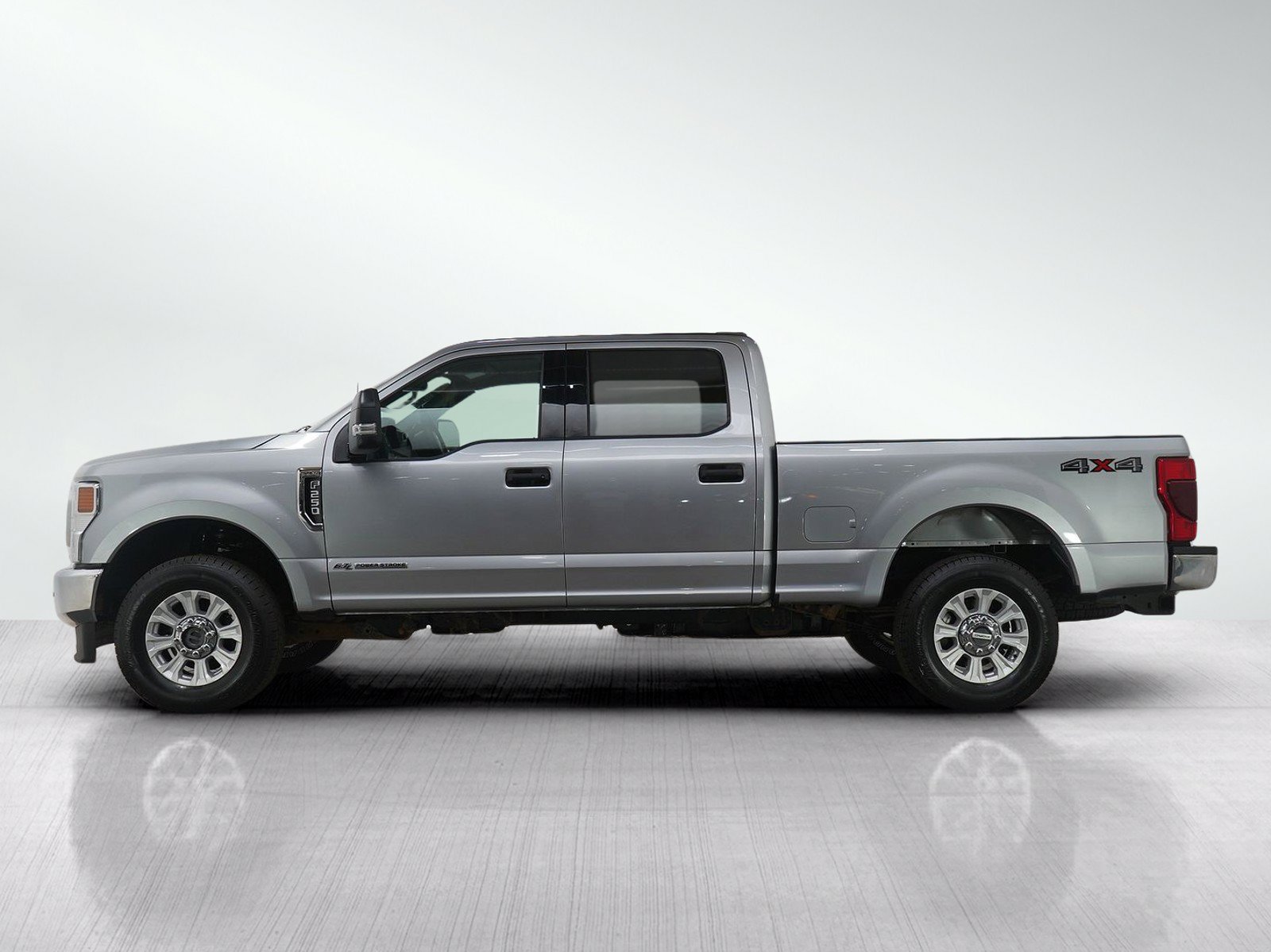 Used 2022 Ford F250 XLT AWD/4WD image 2