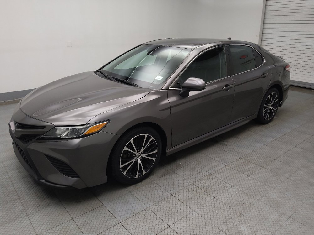 Used 2020 Toyota Camry SE image 2