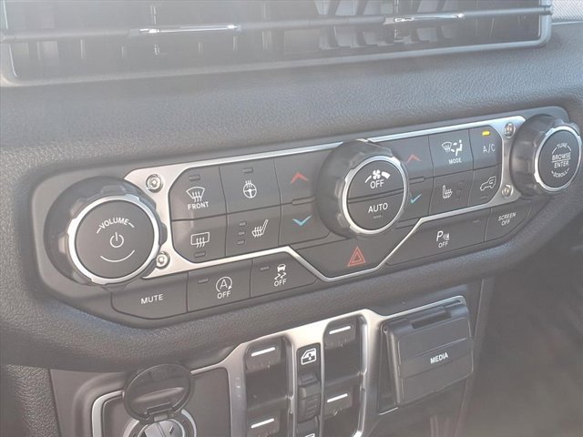 Used 2025 Jeep Wrangler Sport S image 9