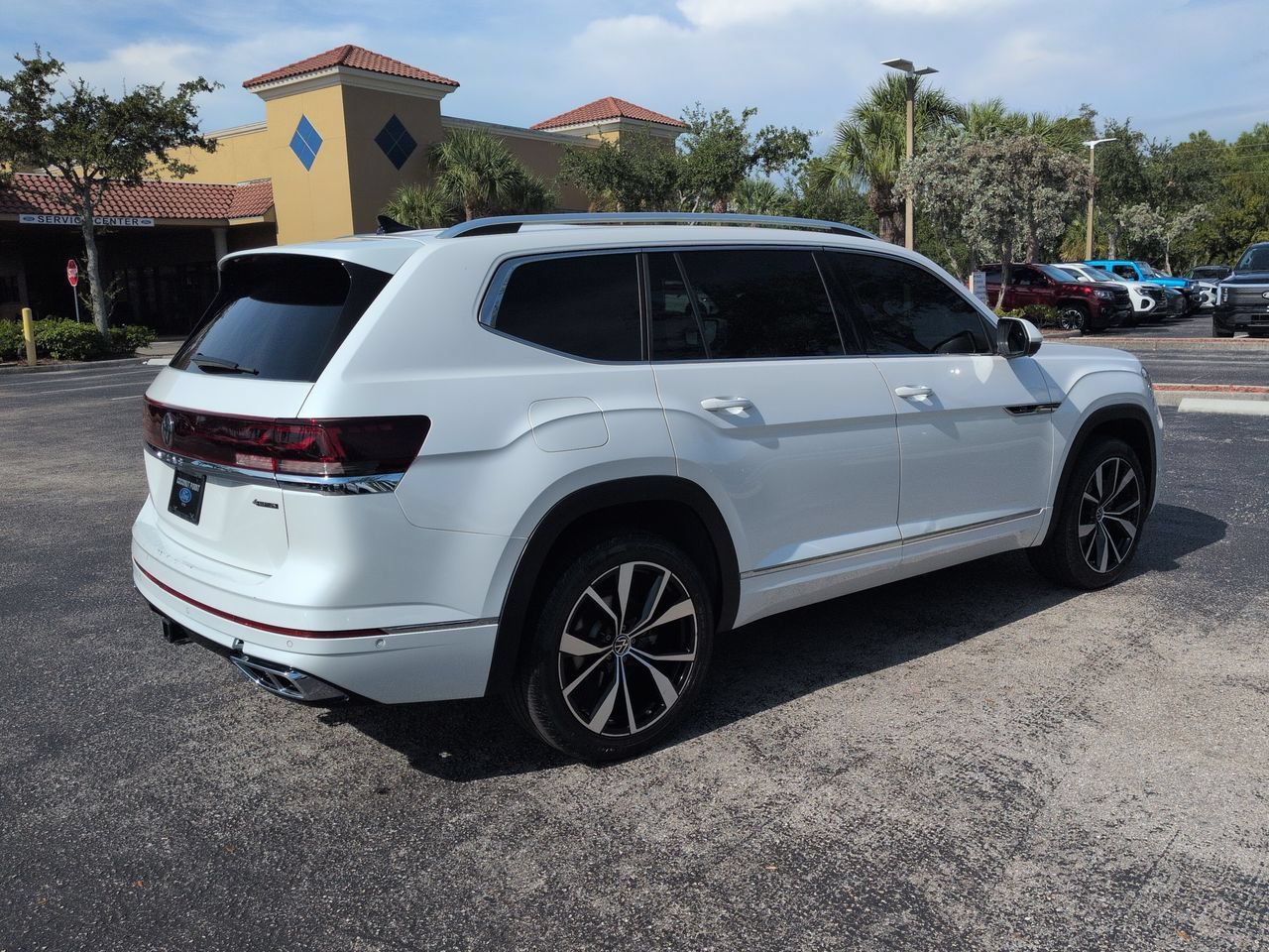 Used 2024 Volkswagen Atlas SEL Premium R-Line AWD/4WD image 4
