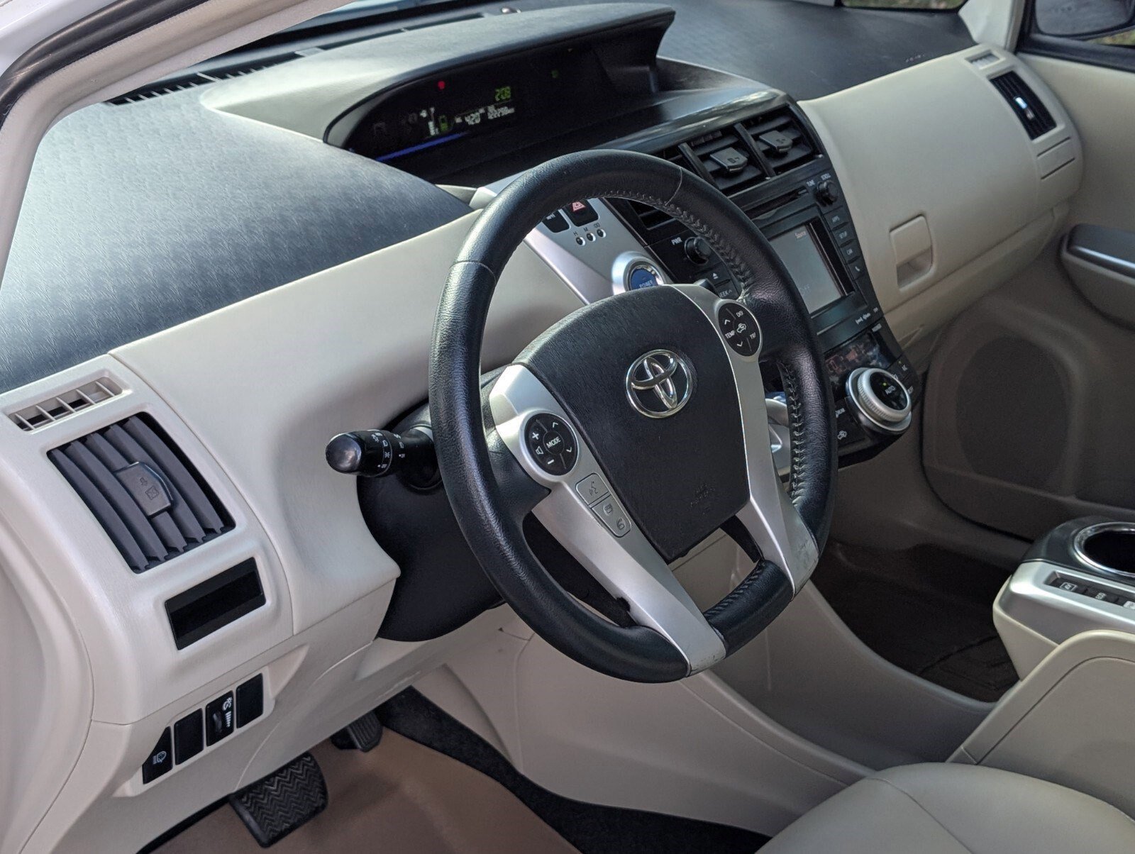 Used 2013 Toyota Prius V Five image 34