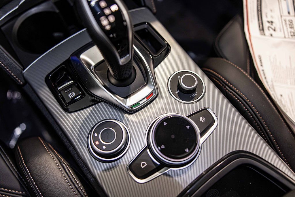 New 2025 Alfa Romeo Stelvio Sprint image 31