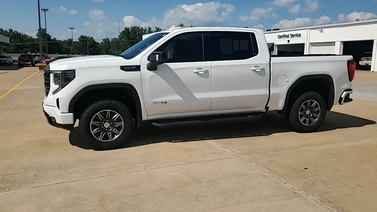 Used 2024 GMC Sierra 1500 AT4 w/ Technology Package AWD/4WD image 5