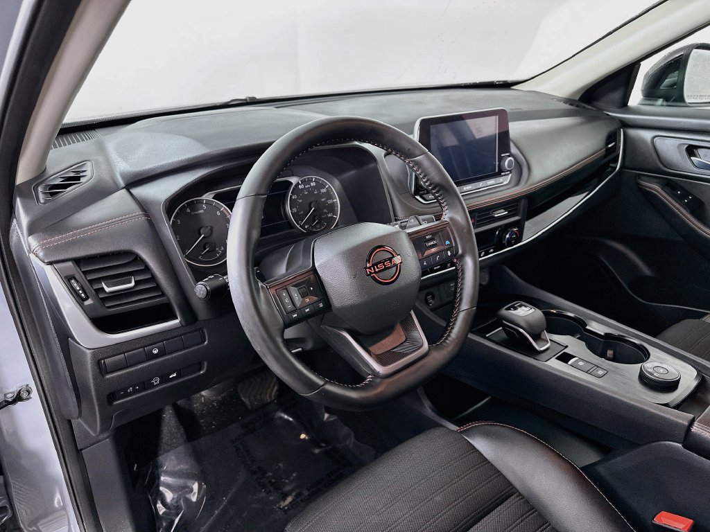 Certified 2025 Nissan Rogue SV AWD/4WD image 15