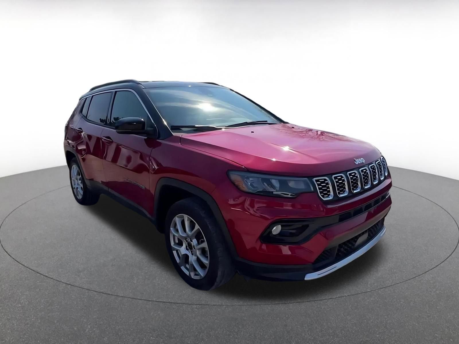 Used 2025 Jeep Compass Limited AWD/4WD image 3