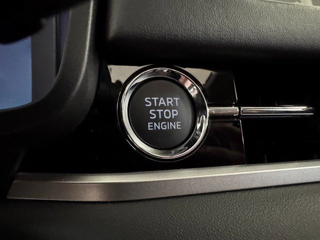 New 2025 Mitsubishi Outlander SEL image 12