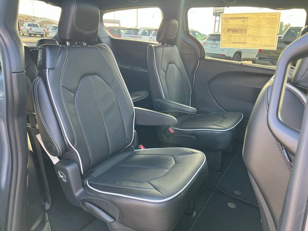 New 2026 Chrysler Pacifica Limited w/ S Appearance Package AWD/4WD image 18