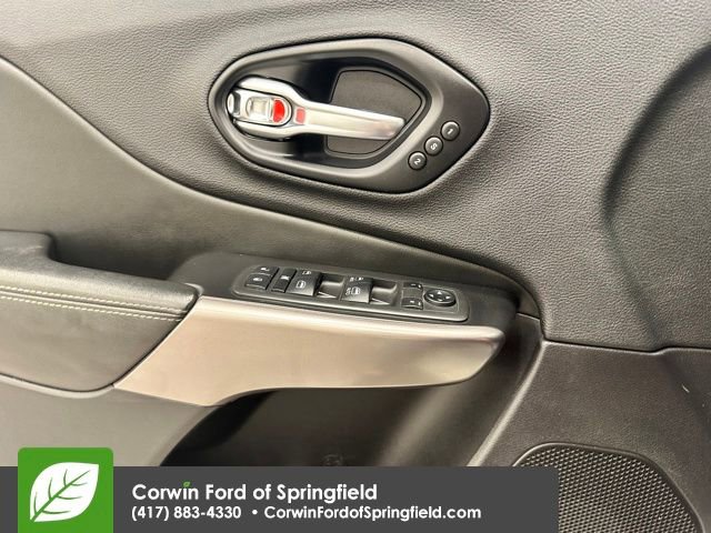 Used 2019 Jeep Cherokee Overland w/ Technology Group image 35