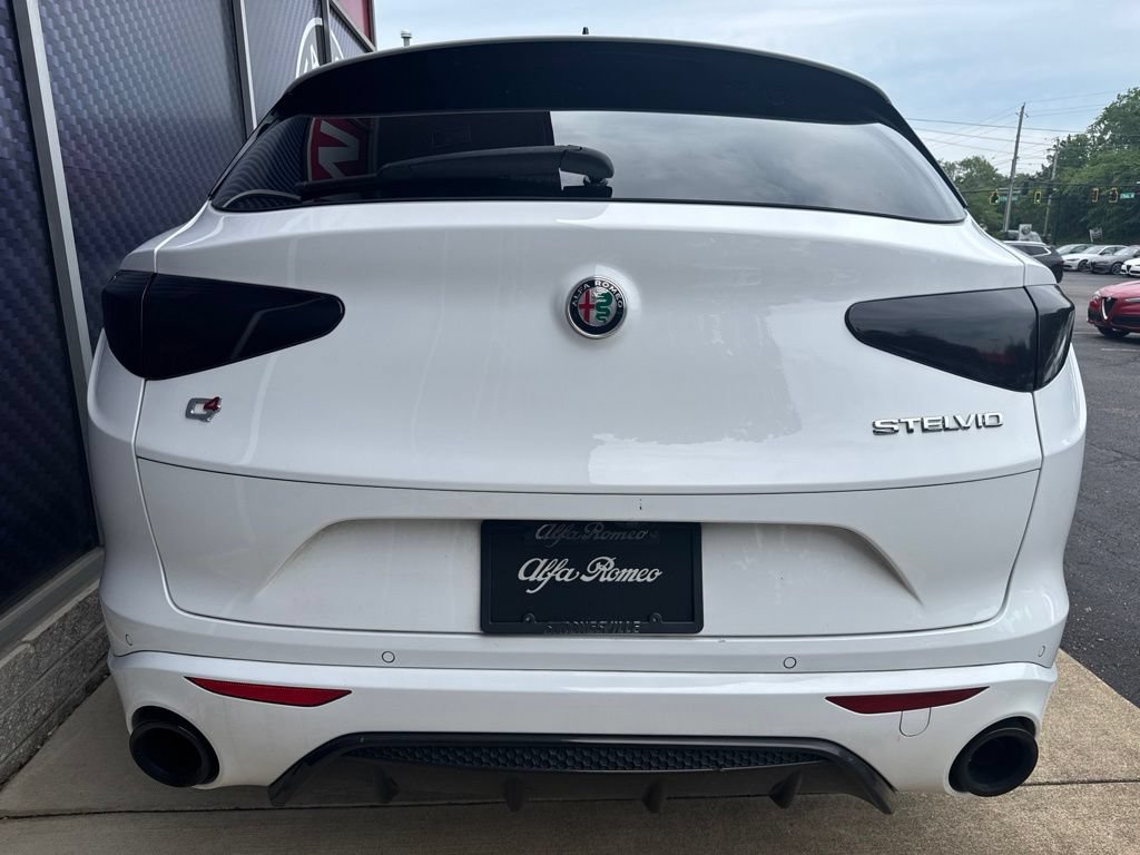 Used 2023 Alfa Romeo Stelvio Veloce AWD/4WD image 10