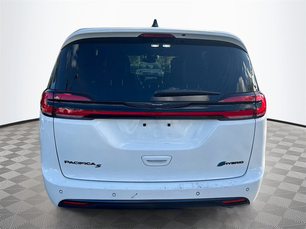 Used 2023 Chrysler Pacifica Limited w/ Uconnect Theater Family Group image 7
