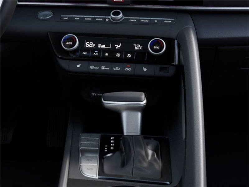 Certified 2025 Hyundai Elantra SEL FWD image 16