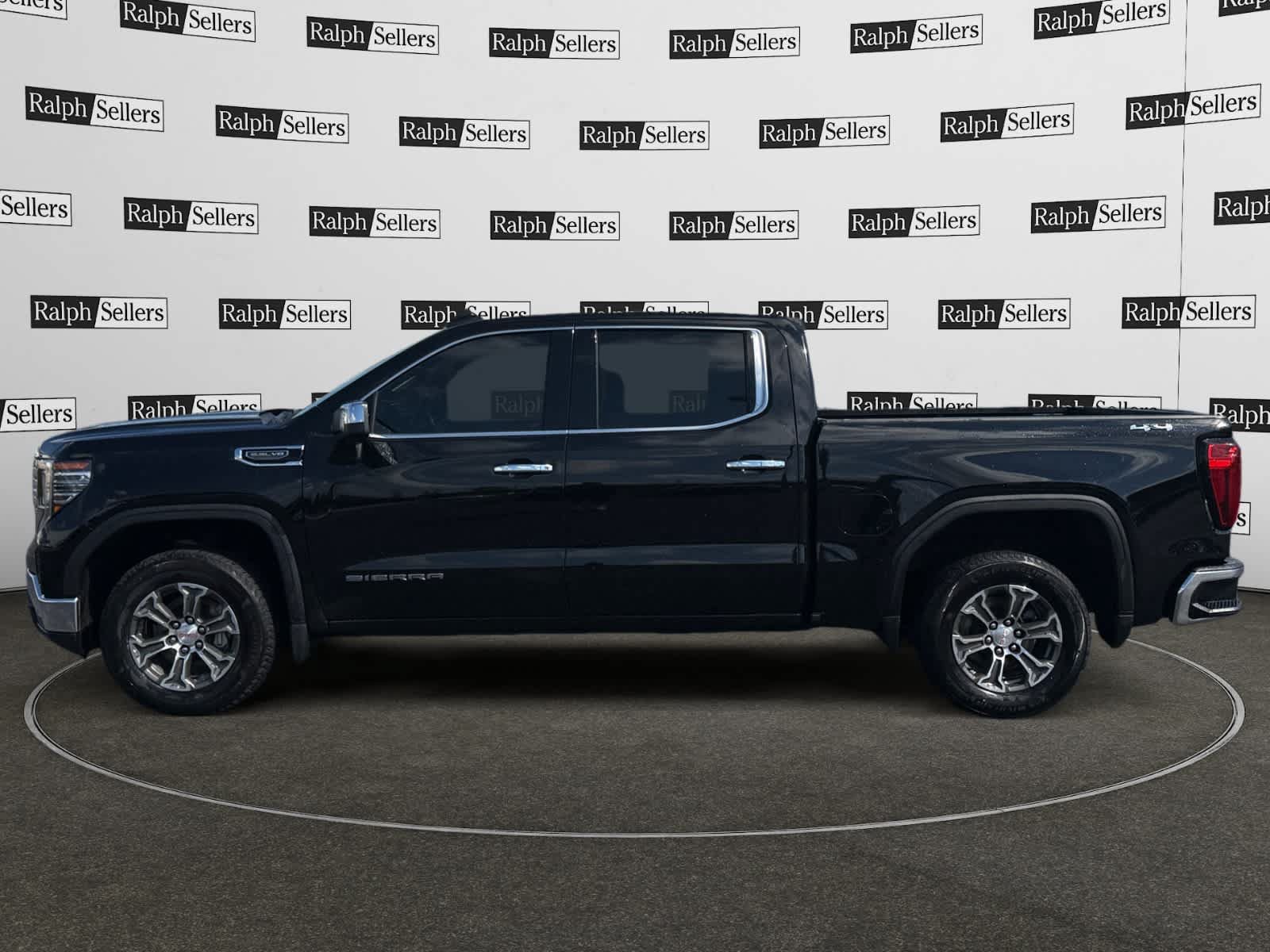 Used 2025 GMC Sierra 1500 SLT AWD/4WD image 3