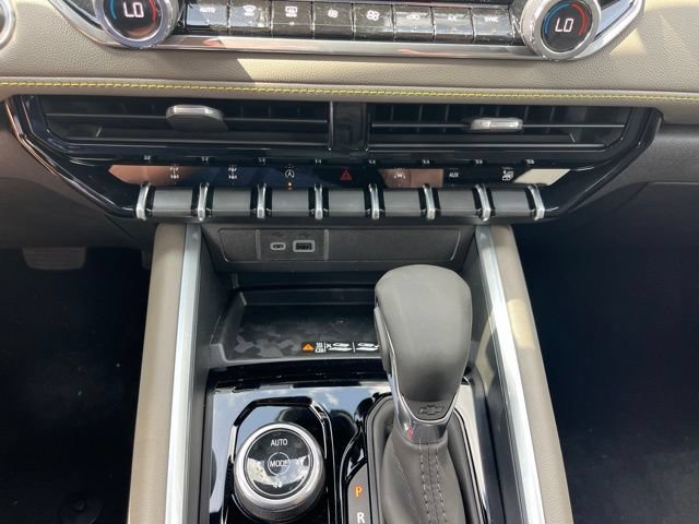 New 2026 Chevrolet Colorado ZR2 w/ Technology Package AWD/4WD image 37