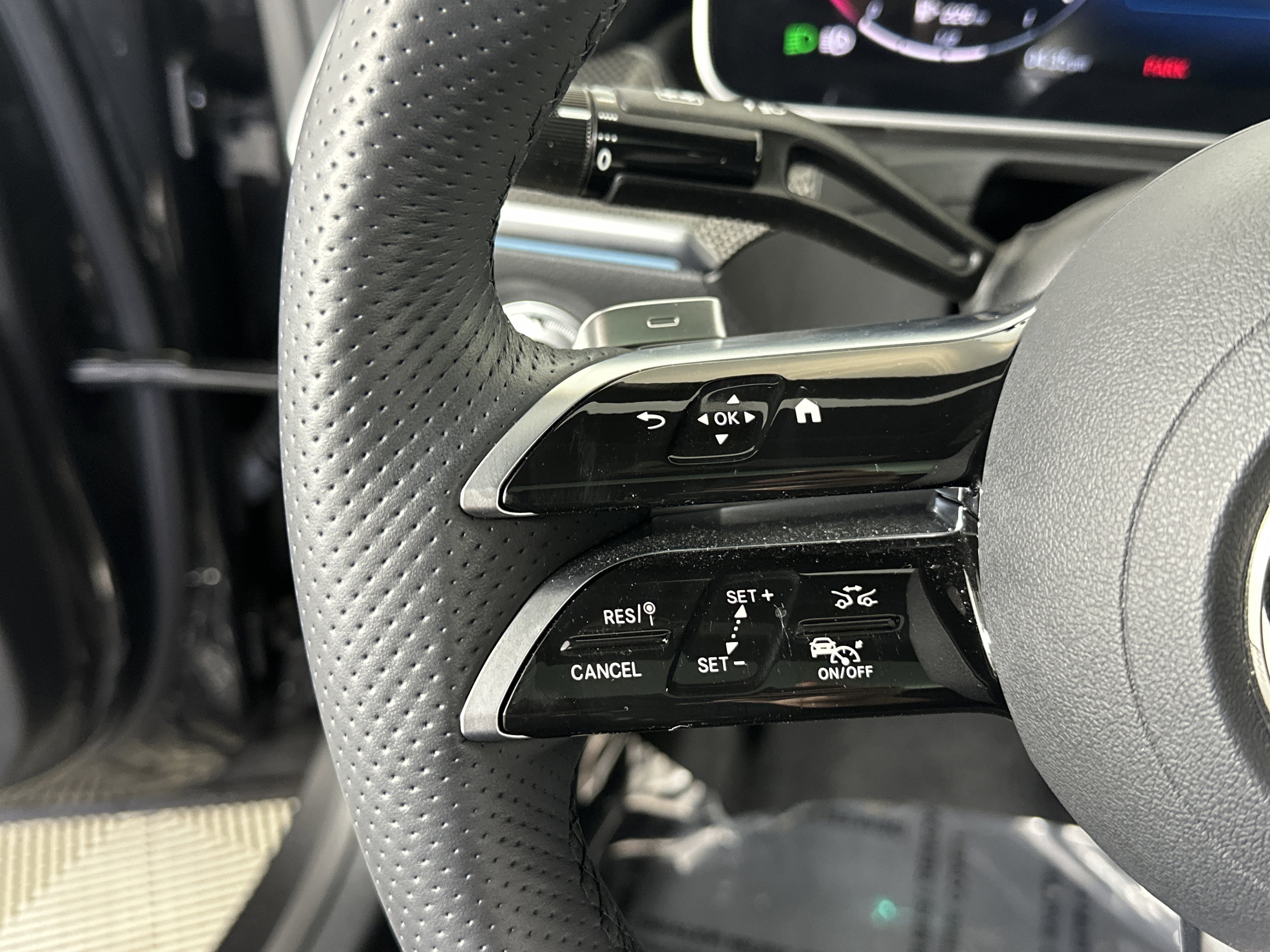 Certified 2024 Mercedes-Benz CLE 300 4MATIC Coupe image 28