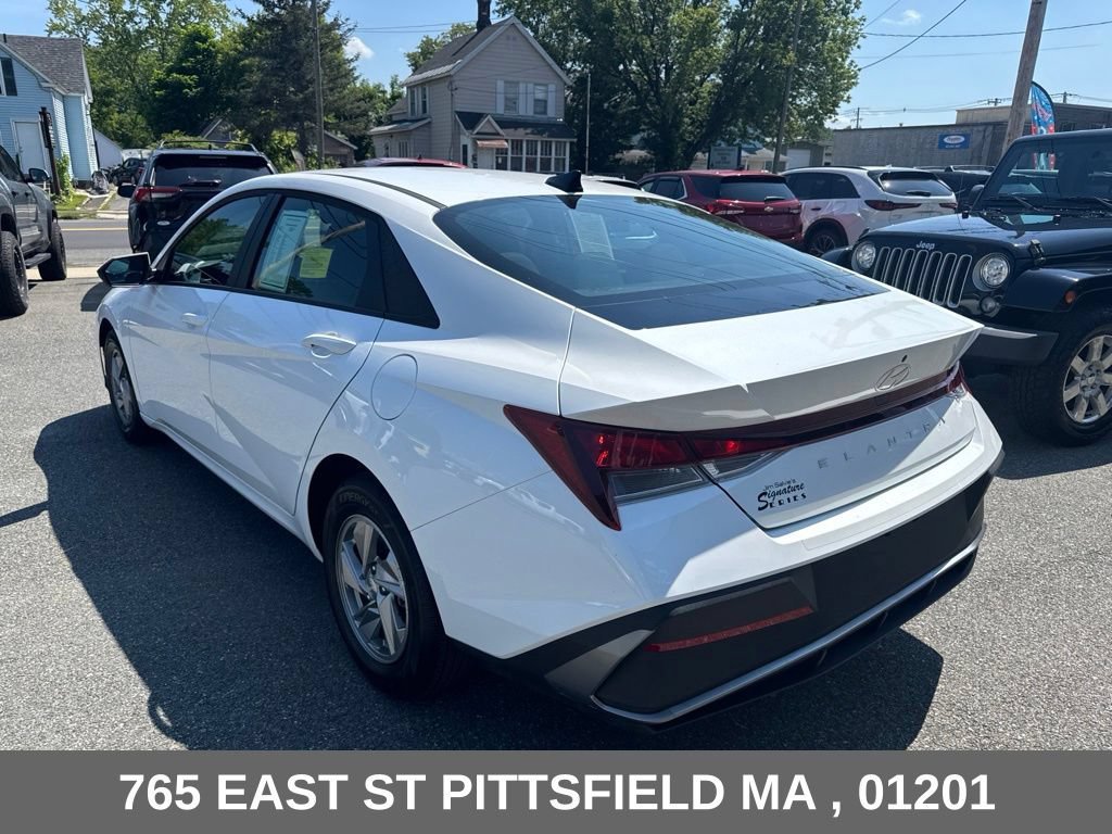 Used 2025 Hyundai Elantra SE FWD image 6