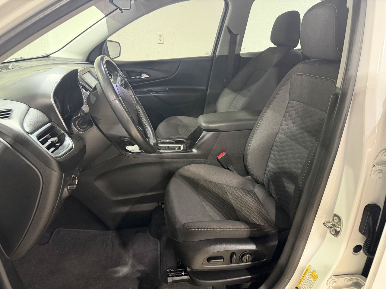 Used 2018 Chevrolet Equinox LT FWD image 10