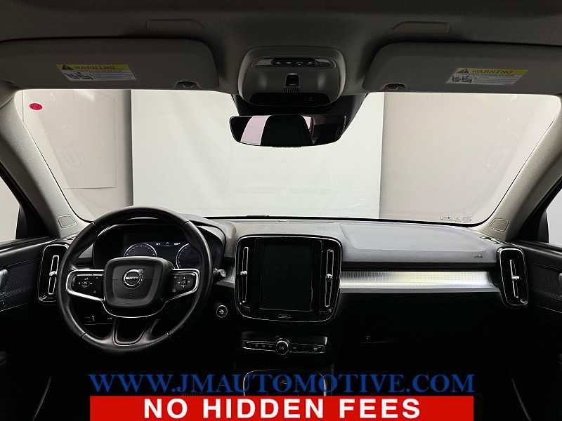 Used 2019 Volvo XC40 T5 Momentum image 12