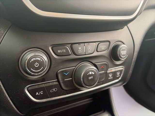Used 2019 Jeep Cherokee Latitude Plus w/ Cold Weather Group image 15