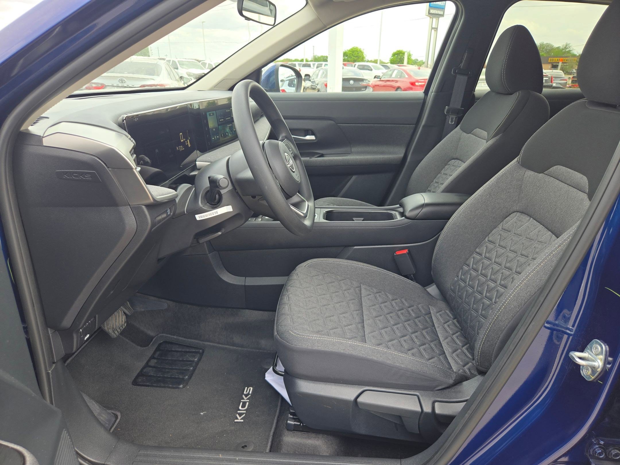 Used 2025 Nissan Kicks SV image 9