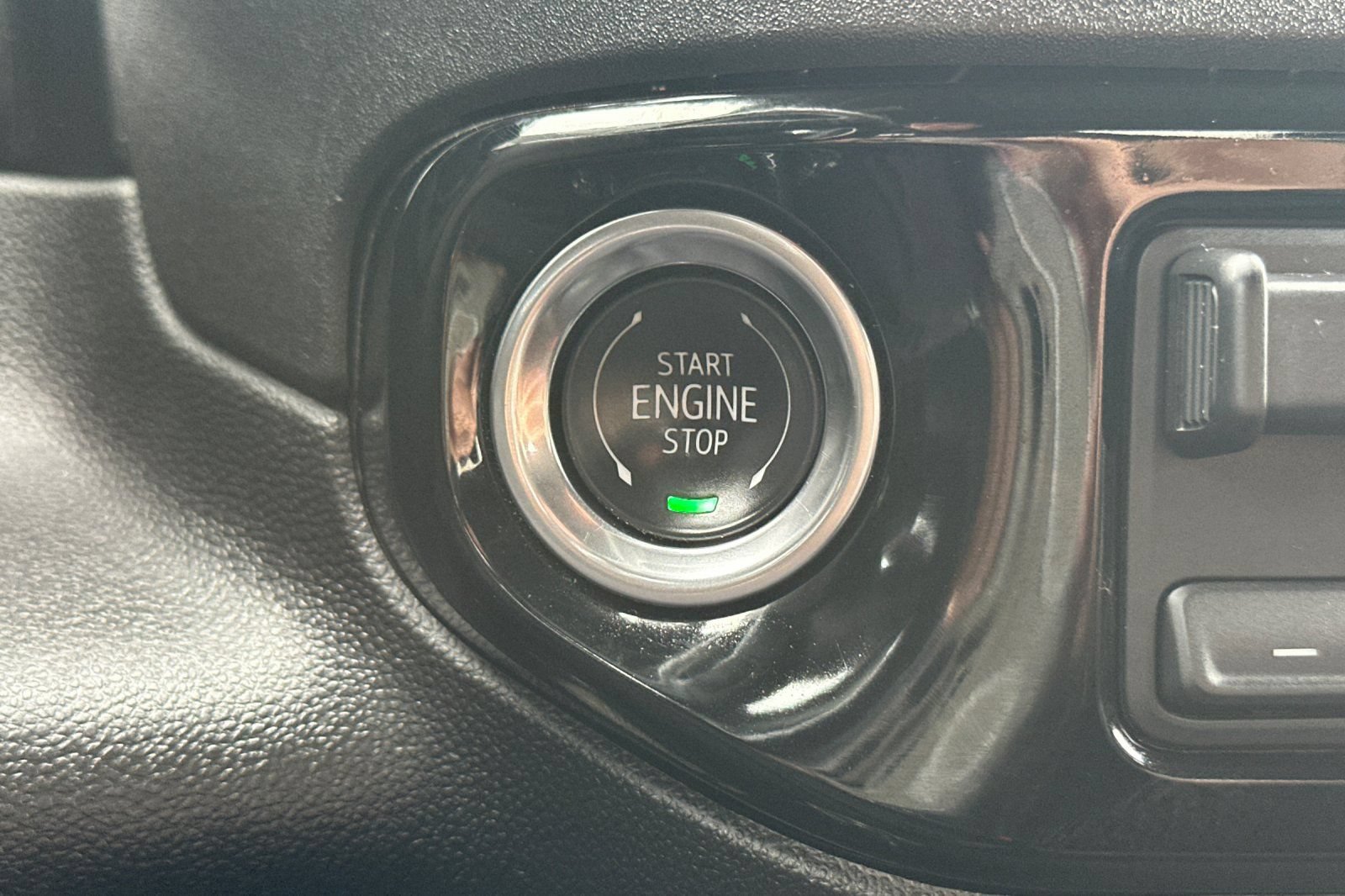 Used 2025 GMC Sierra 1500 SLT RWD image 21