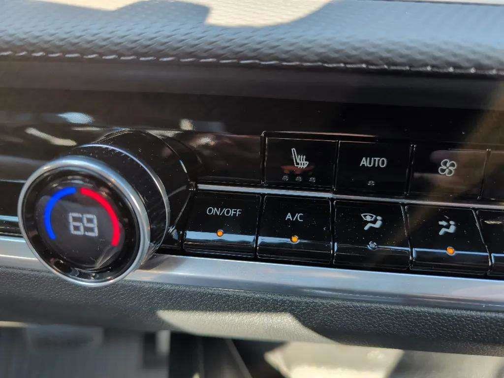 New 2026 Chevrolet Equinox LT w/ Convenience Package II image 12