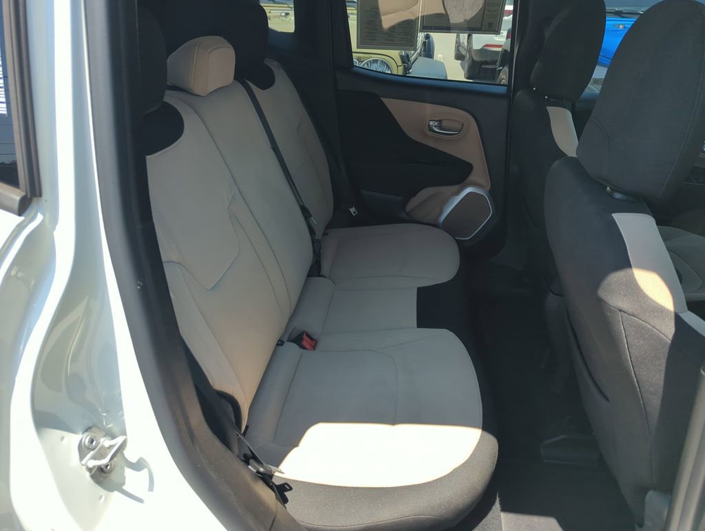 Used 2015 Jeep Renegade Latitude FWD image 30