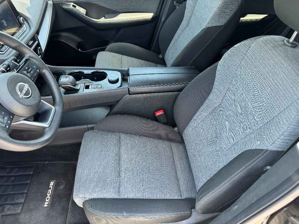 Used 2023 Nissan Rogue SV AWD/4WD image 16