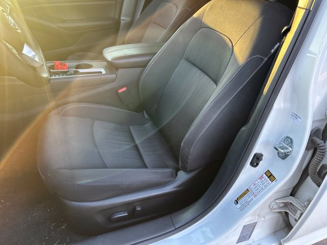 Used 2025 Nissan Altima 2.5 SV FWD image 9