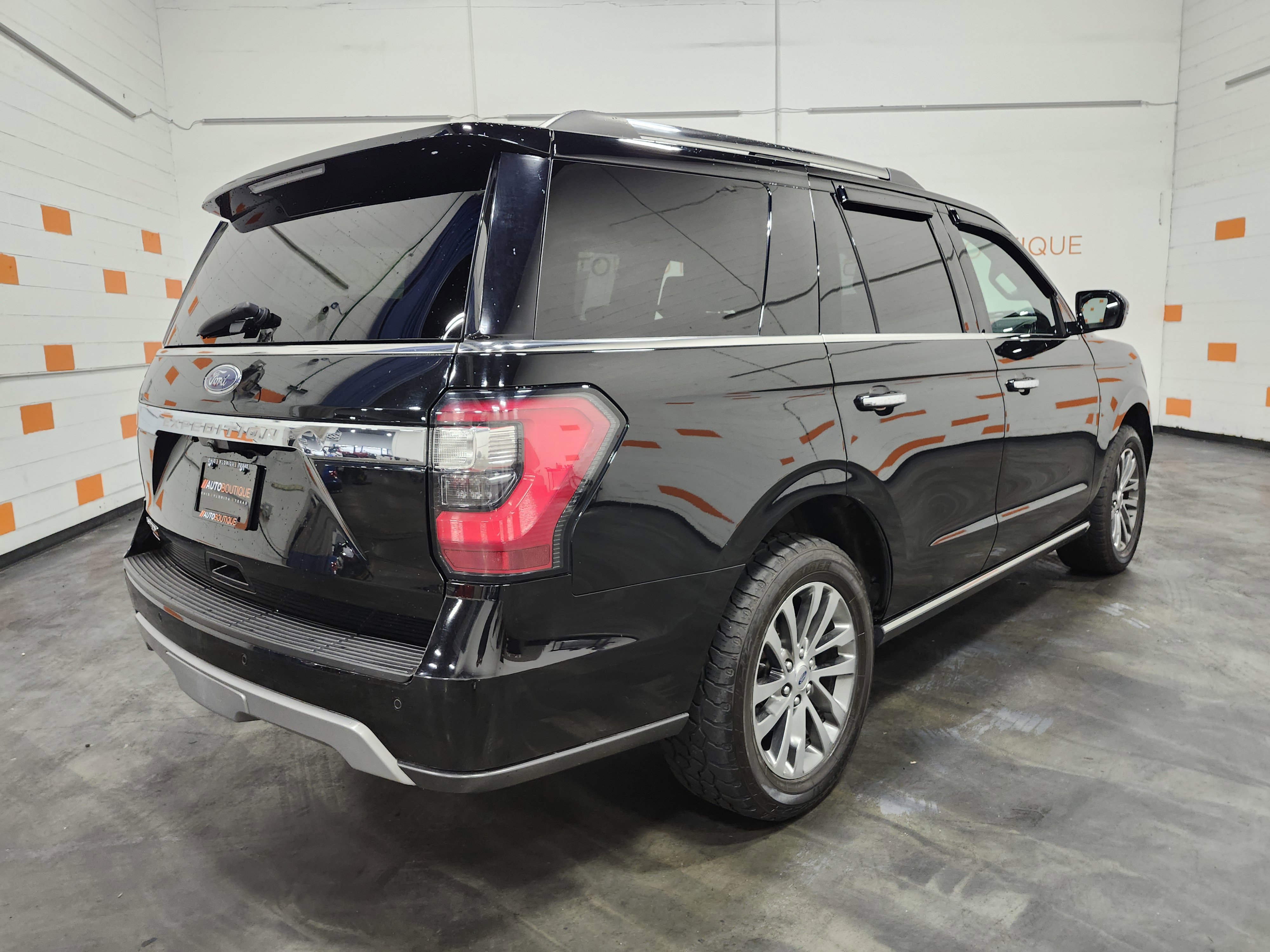 Used 2018 Ford Expedition Limited AWD/4WD image 19
