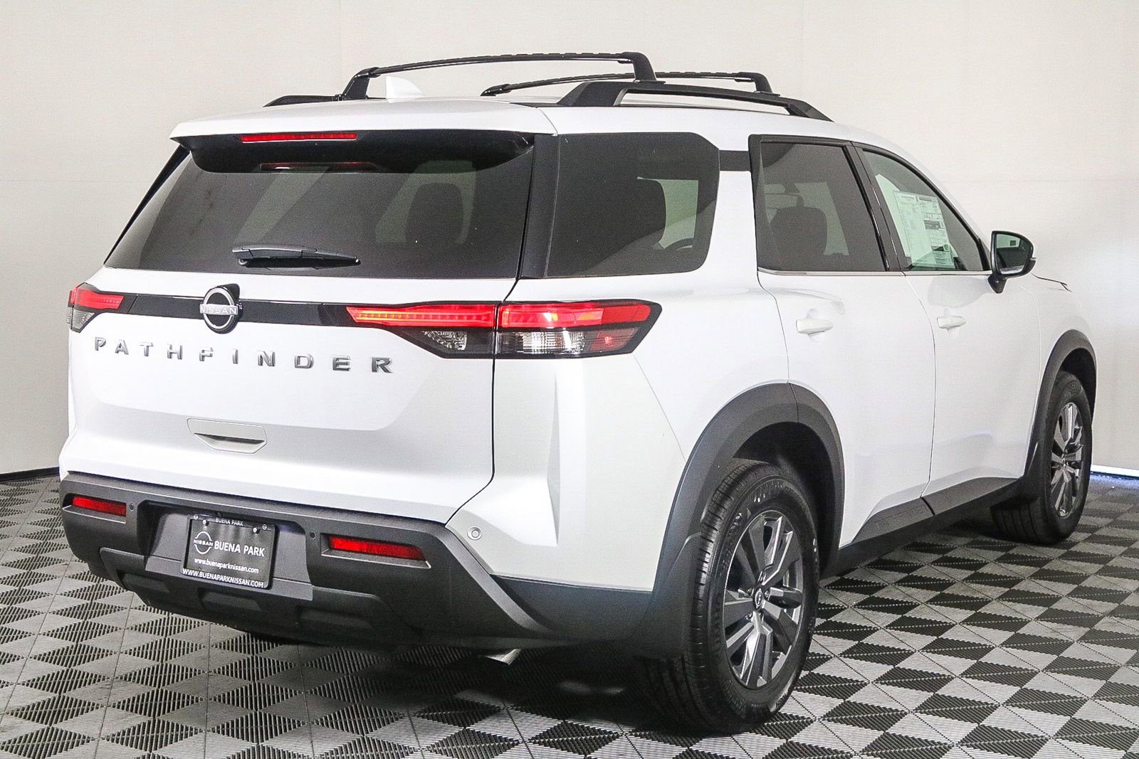 Certified 2025 Nissan Pathfinder SV image 8