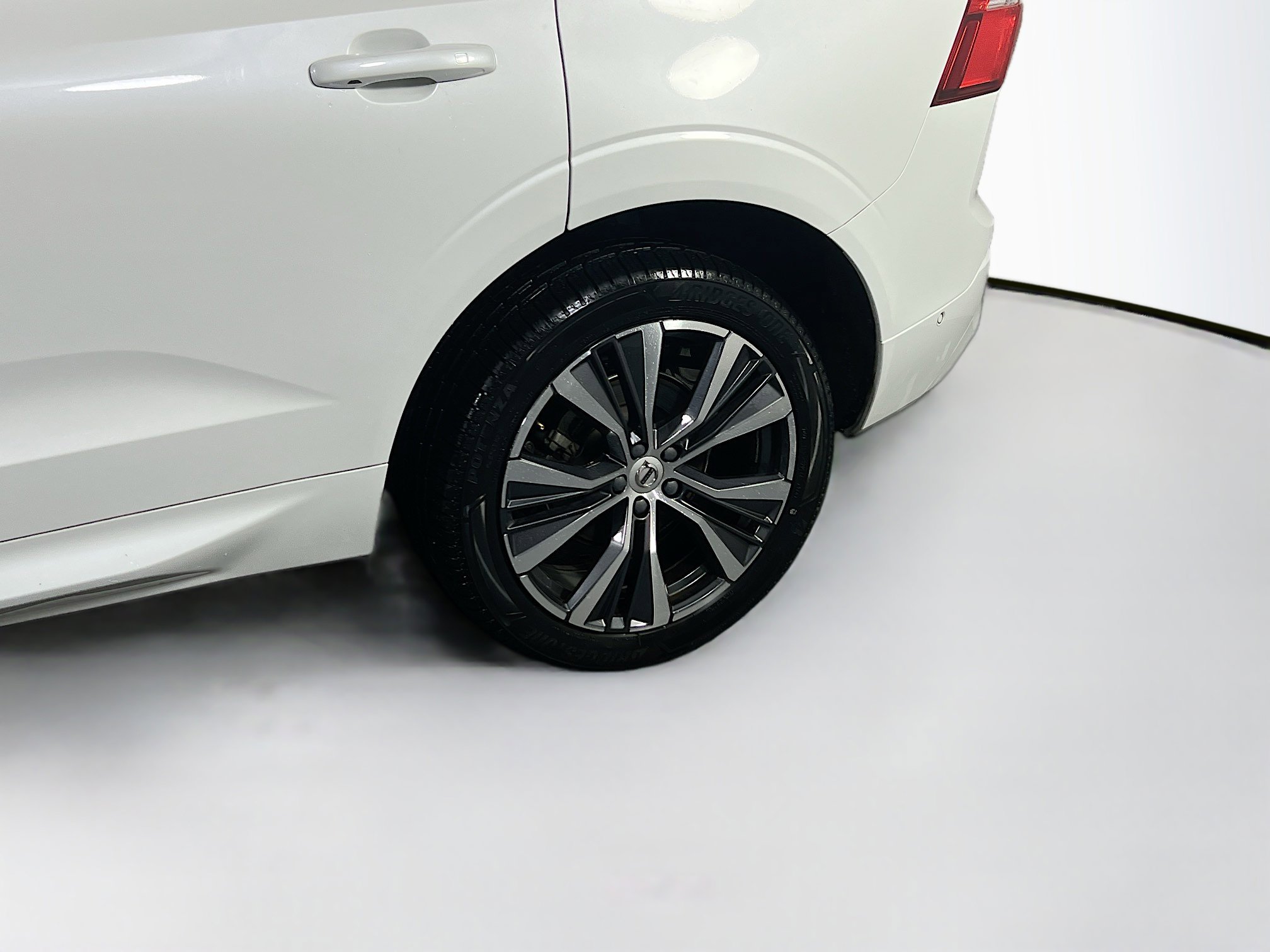 Used 2022 Volvo XC60 B5 Momentum w/ Advanced Package image 30