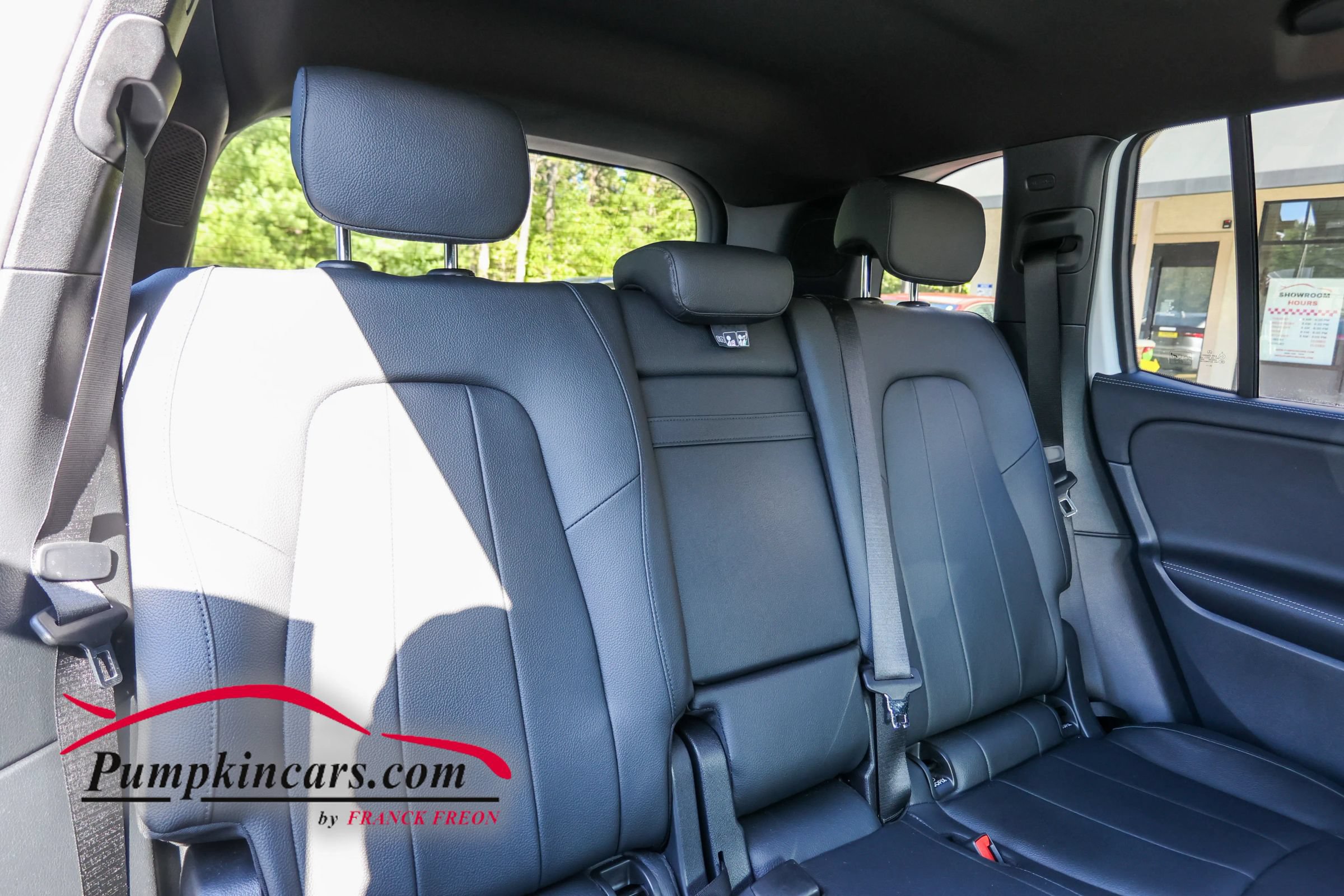 Used 2023 Mercedes-Benz GLB 250 4MATIC w/ Premium Package image 27