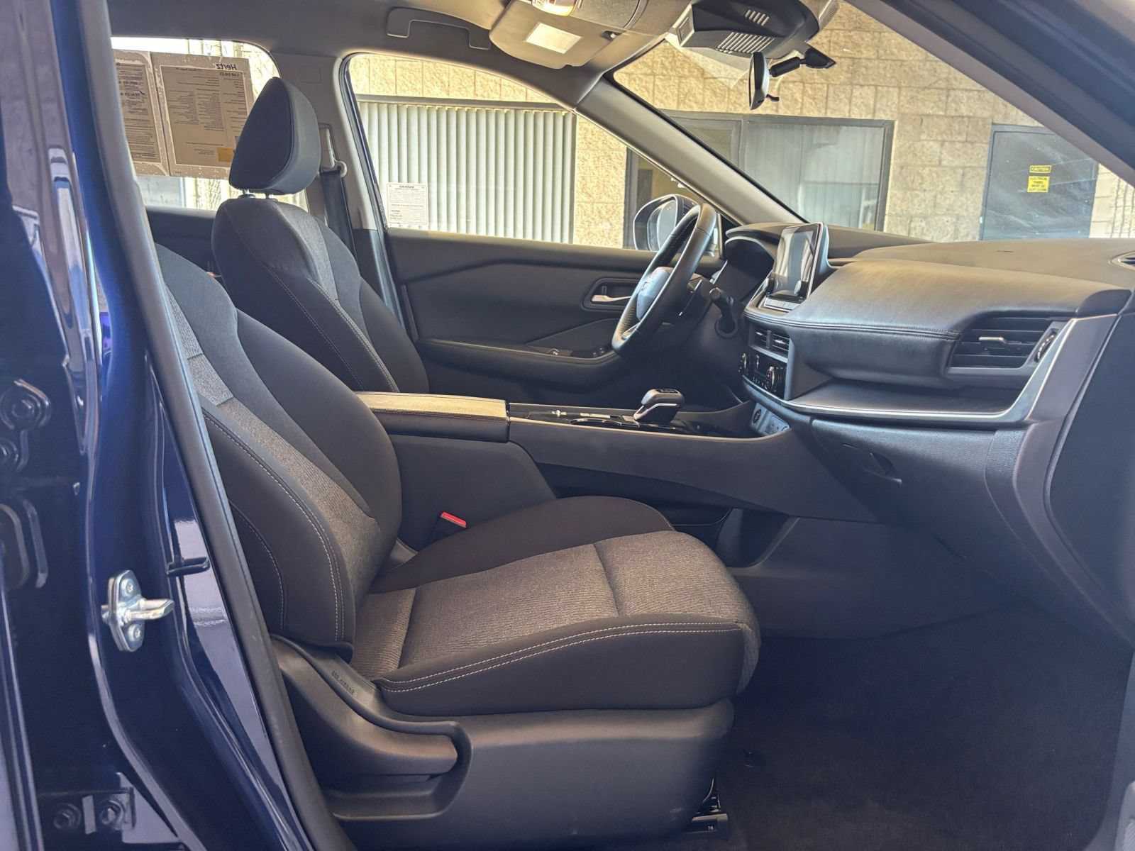 Used 2025 Nissan Rogue SV FWD image 38
