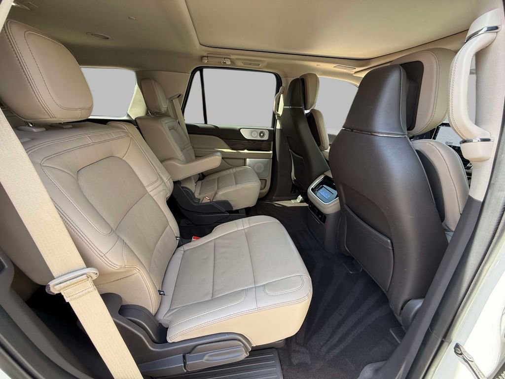 Used 2023 Lincoln Navigator Reserve AWD/4WD image 16