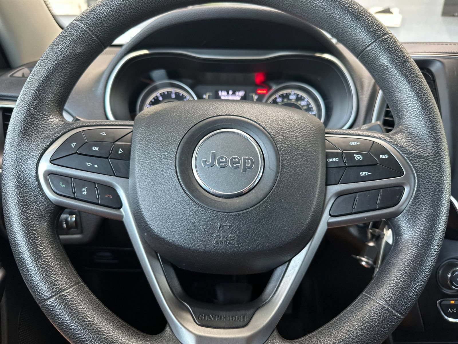 Used 2019 Jeep Cherokee Latitude w/ Popular Appearance Group AWD/4WD image 20