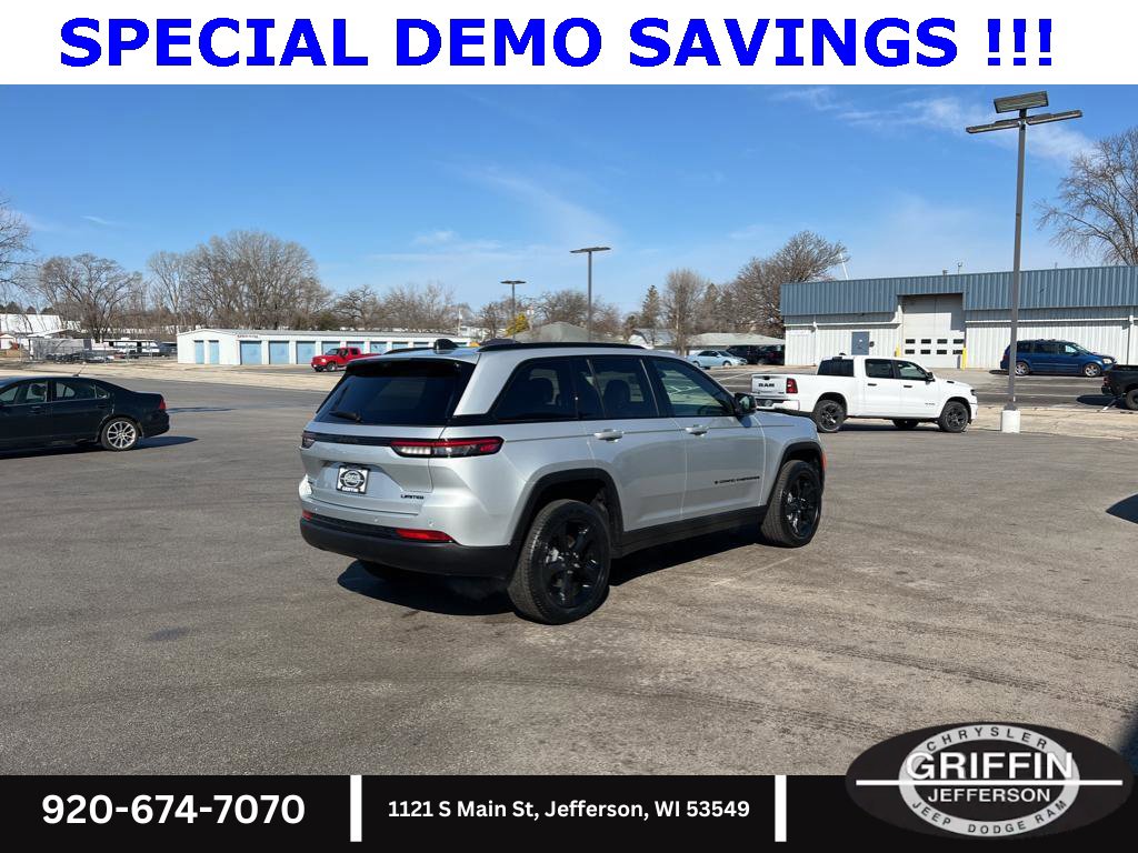 New 2025 Jeep Grand Cherokee Limited w/ Luxury Tech Group II image 4