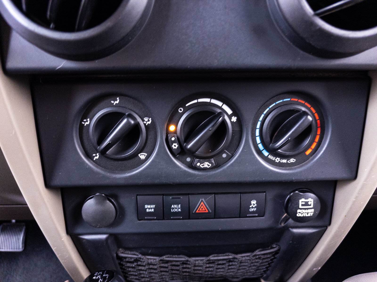 Used 2010 Jeep Wrangler Unlimited Rubicon AWD/4WD image 23