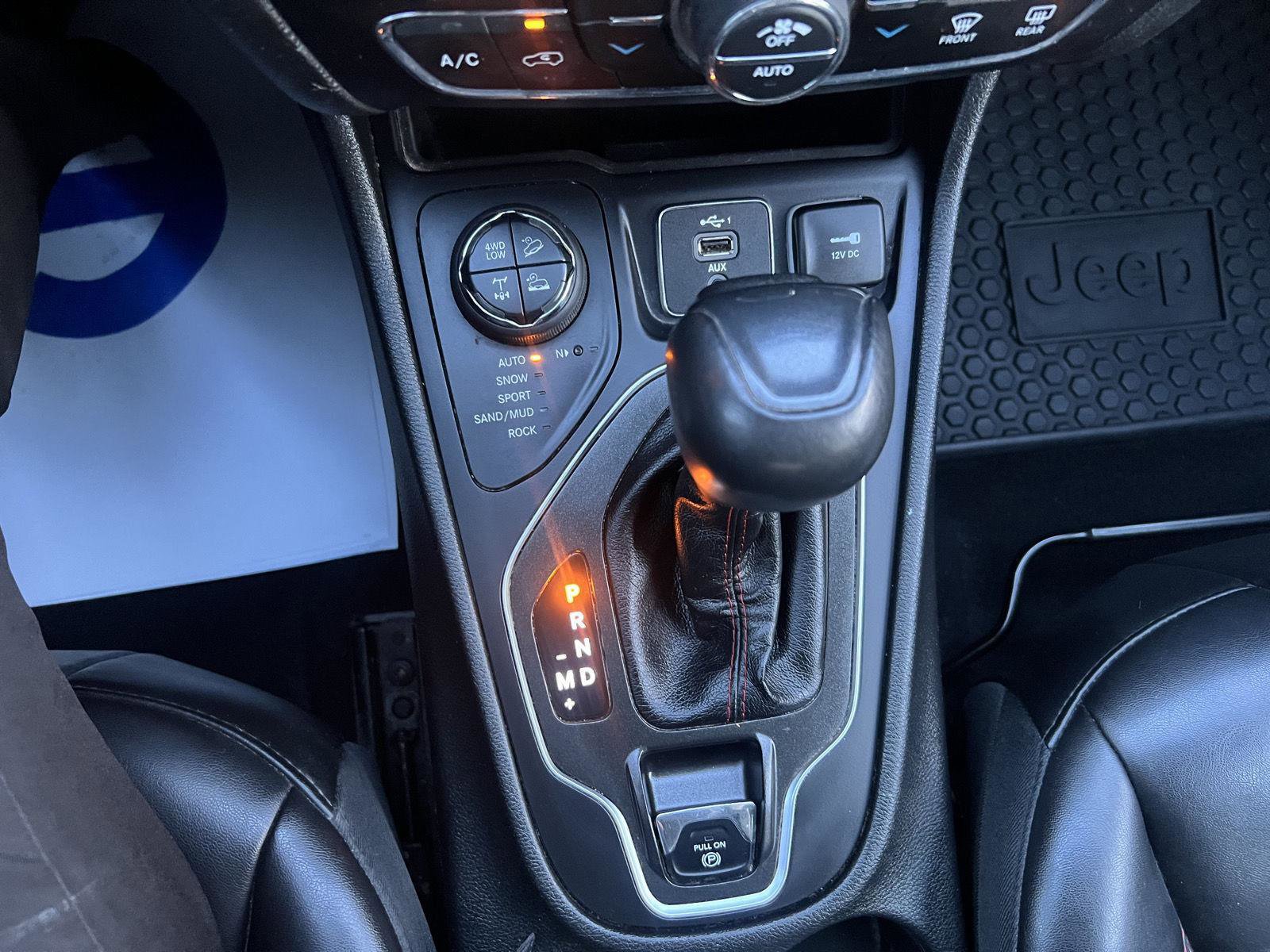 Used 2019 Jeep Cherokee Trailhawk w/ Cold Weather Group image 17