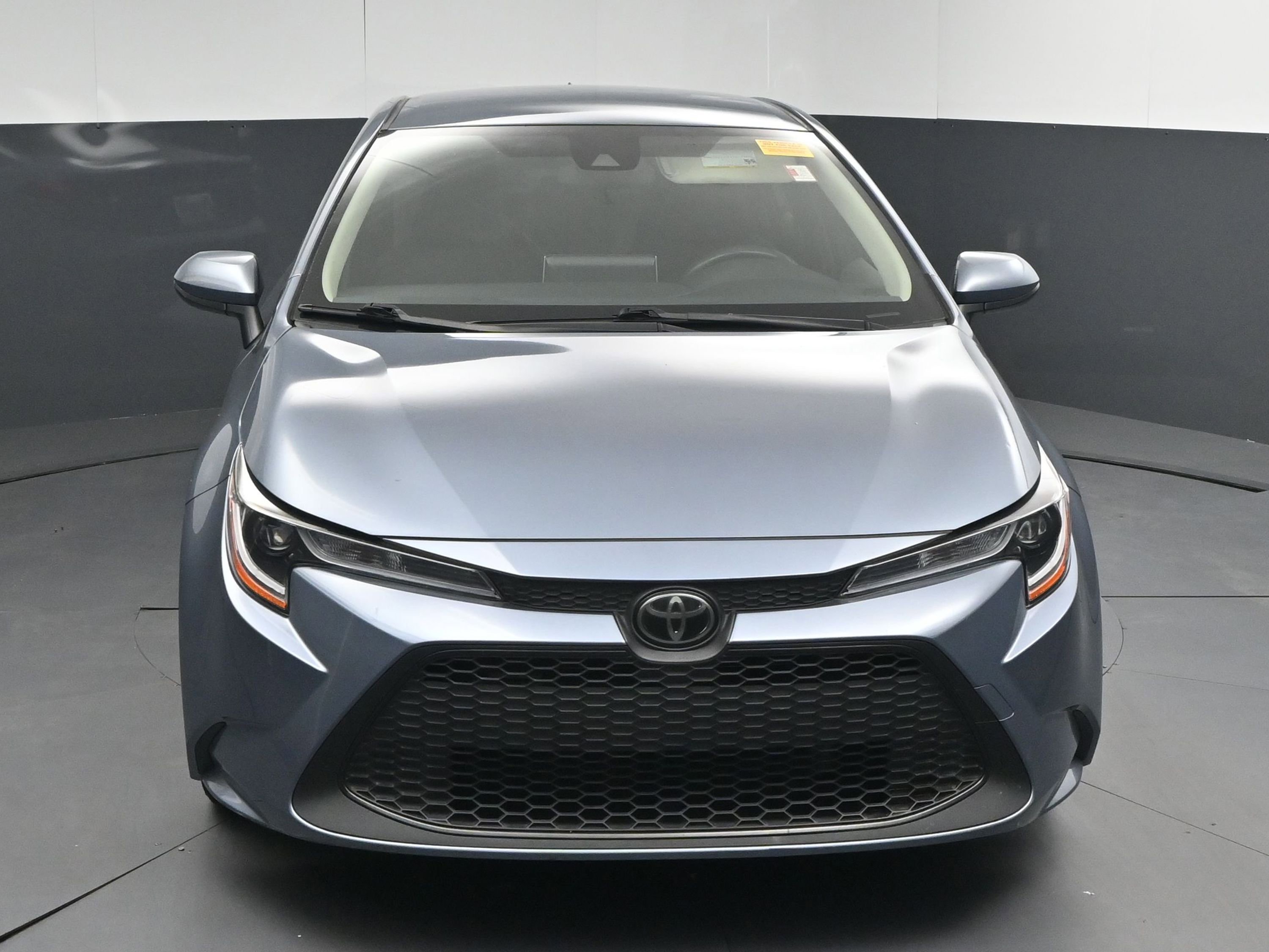 Used 2020 Toyota Corolla LE image 2