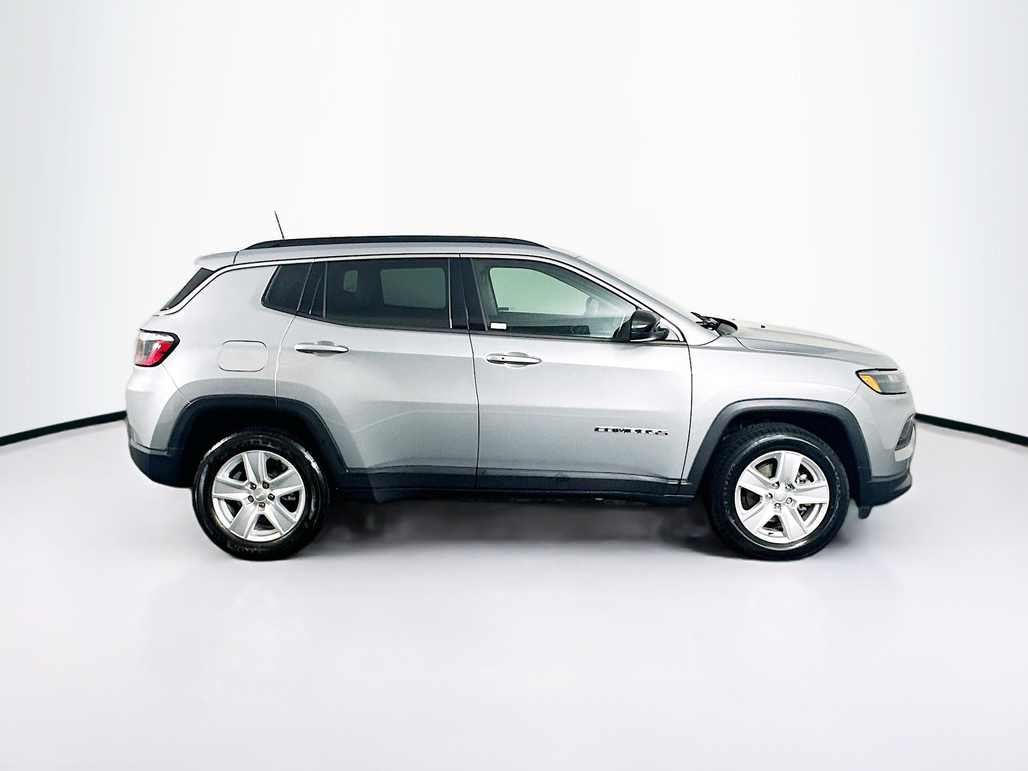 Used 2022 Jeep Compass Latitude image 10