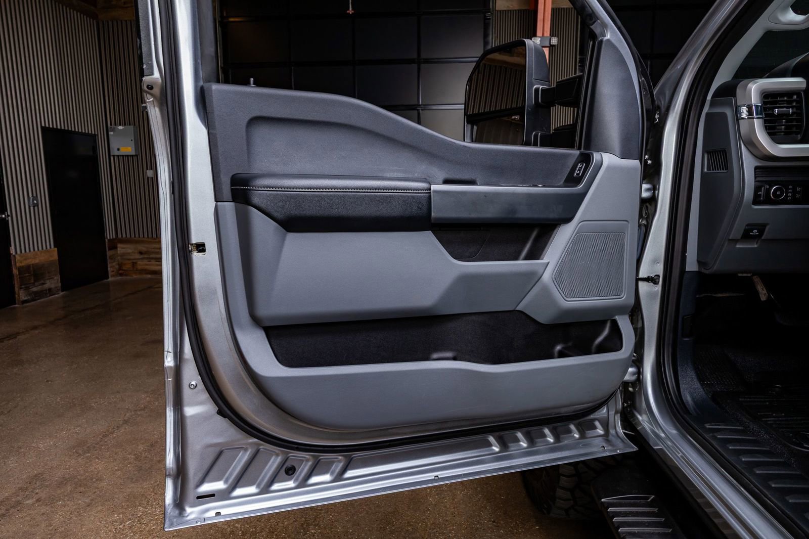 Used 2023 Ford F350 XLT w/ FX4 Off-Road Package image 35