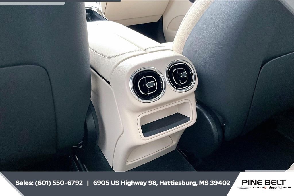 Used 2026 Mercedes-Benz GLC 300 4MATIC image 23